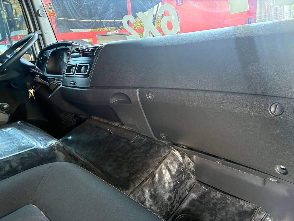 Caminhão MERCEDES BENZ MB 2430 Chassis ANO 2021 de Vieira Caminhões no Paraná