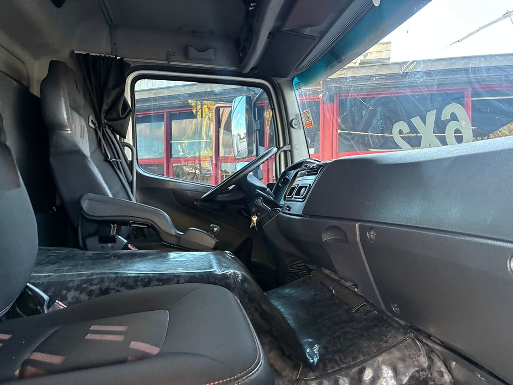 Caminhão MERCEDES BENZ MB 2430 Chassis ANO 2021 de Vieira Caminhões no Paraná