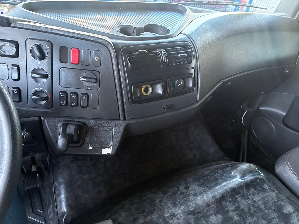 Caminhão MERCEDES BENZ MB 2430 Chassis ANO 2021 de Vieira Caminhões no Paraná