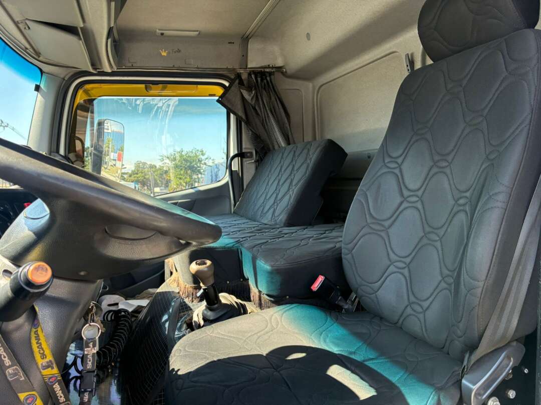 Caminhão MERCEDES BENZ MB 2425 Guincho Munck ANO 2011 de Vieira Caminhões no Paraná