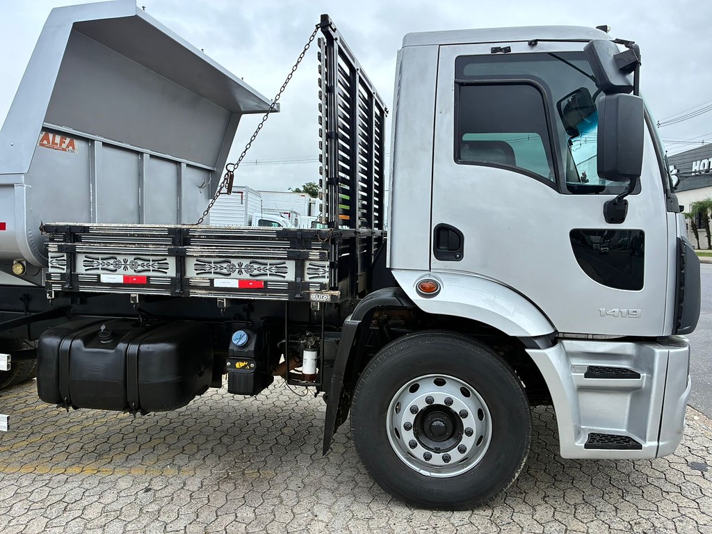 Caminhão FORD CARGO 1419 Caçamba Basculante ANO 2018 de Vieira Caminhões no Paraná