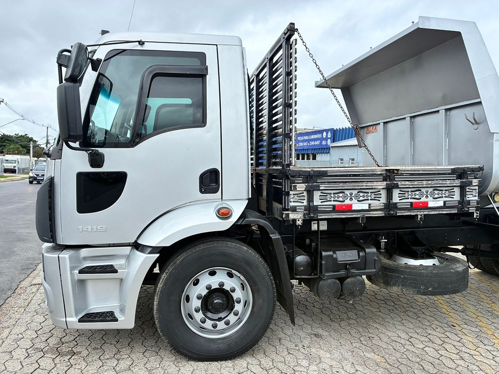 Caminhão FORD CARGO 1419 Caçamba Basculante ANO 2018 de Vieira Caminhões no Paraná