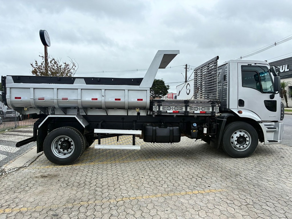 Caminhão FORD CARGO 1419 Caçamba Basculante ANO 2018 de Vieira Caminhões no Paraná