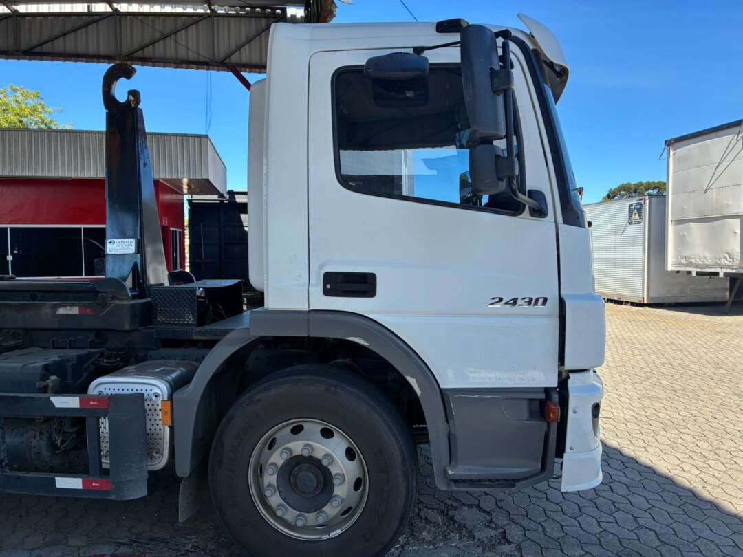 Caminhão MERCEDES BENZ MB 2430 Roll on off ANO 2018 de Vieira Caminhões no Paraná