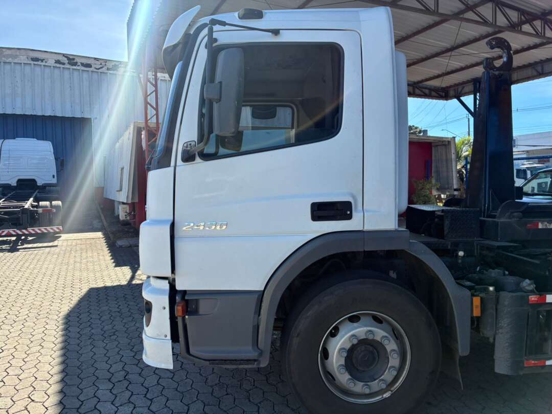 Caminhão MERCEDES BENZ MB 2430 Roll on off ANO 2018 de Vieira Caminhões no Paraná