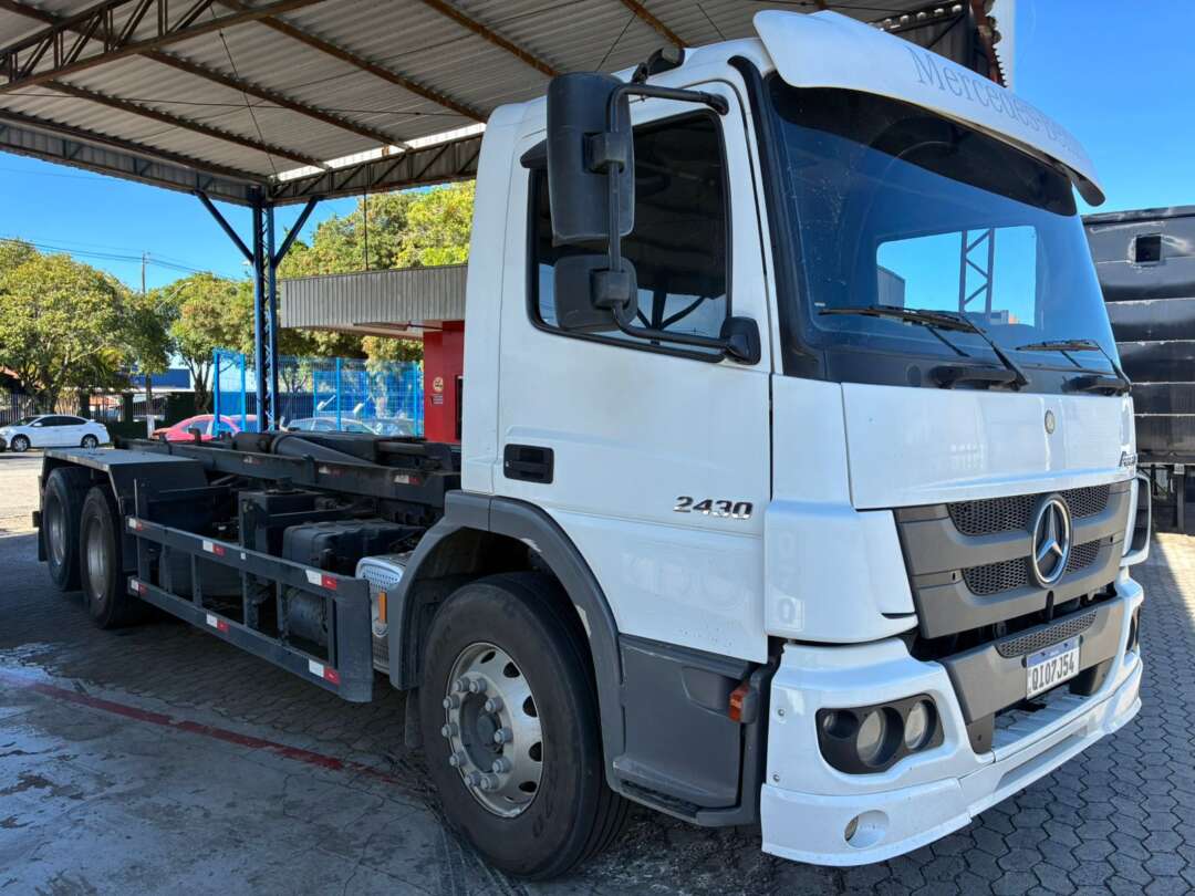 Caminhão MERCEDES BENZ MB 2430 Roll on off ANO 2018 de Vieira Caminhões no Paraná