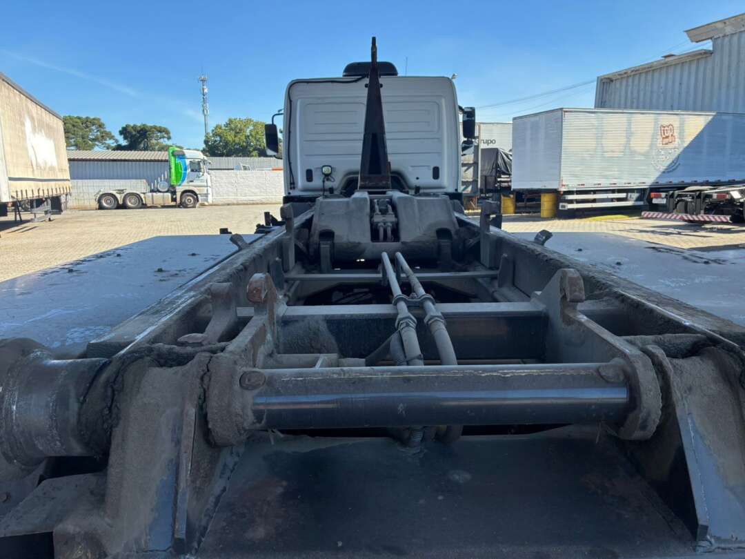 Caminhão MERCEDES BENZ MB 2430 Roll on off ANO 2018 de Vieira Caminhões no Paraná