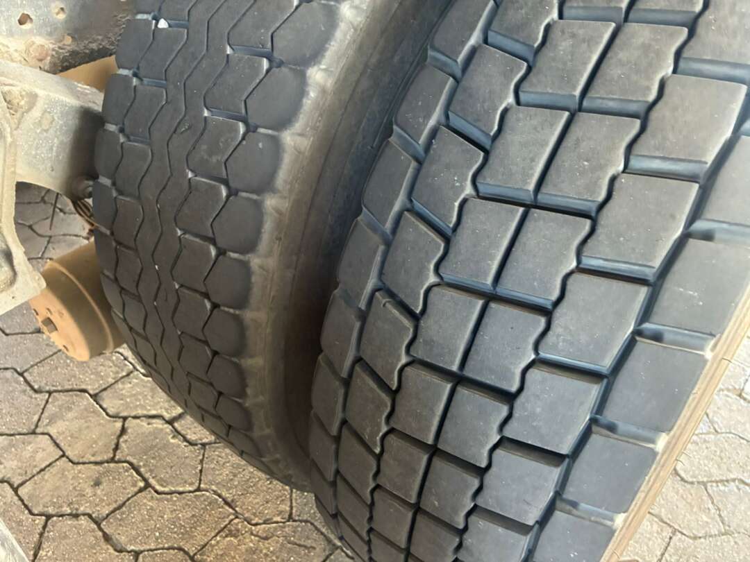 Caminhão MERCEDES BENZ MB 2430 Roll on off ANO 2018 de Vieira Caminhões no Paraná