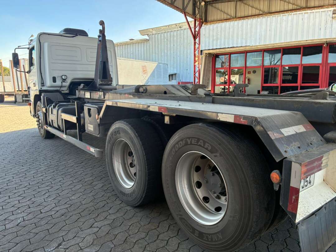 Caminhão MERCEDES BENZ MB 2430 Roll on off ANO 2018 de Vieira Caminhões no Paraná