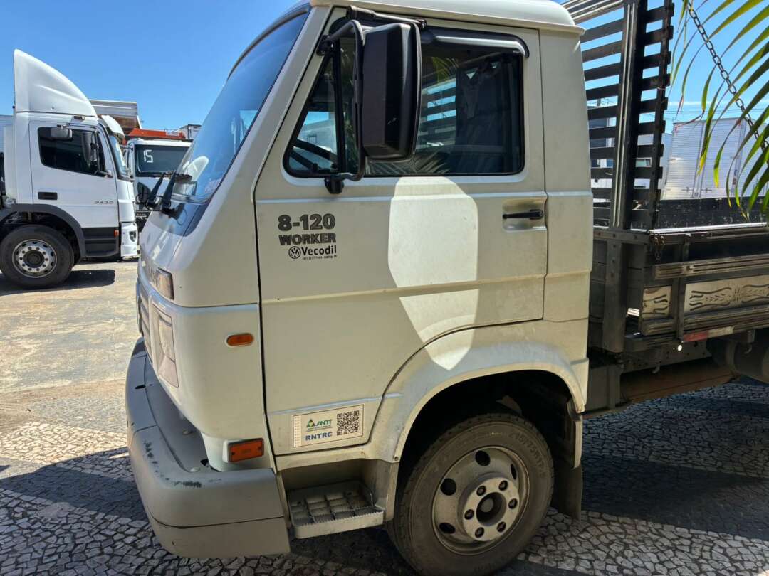 Caminhão VOLKSWAGEN VW 8120 Carroceria ANO 2007 de Vieira Caminhões no Paraná