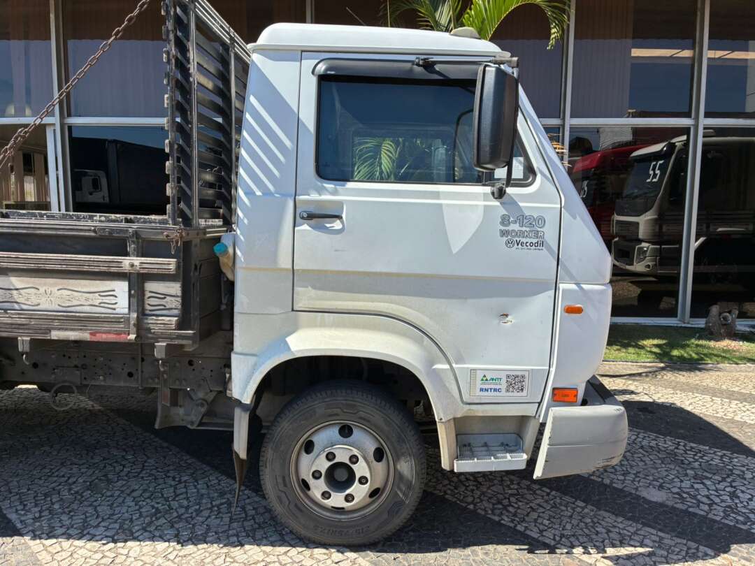 Caminhão VOLKSWAGEN VW 8120 Carroceria ANO 2007 de Vieira Caminhões no Paraná