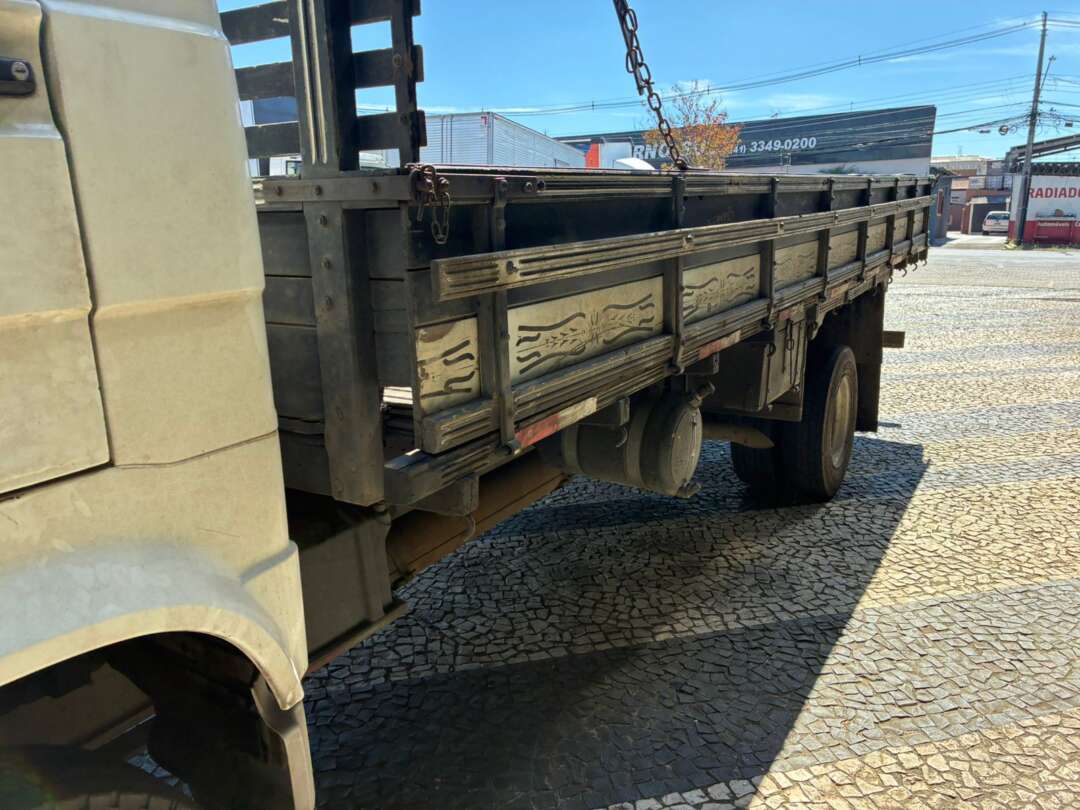 Caminhão VOLKSWAGEN VW 8120 Carroceria ANO 2007 de Vieira Caminhões no Paraná