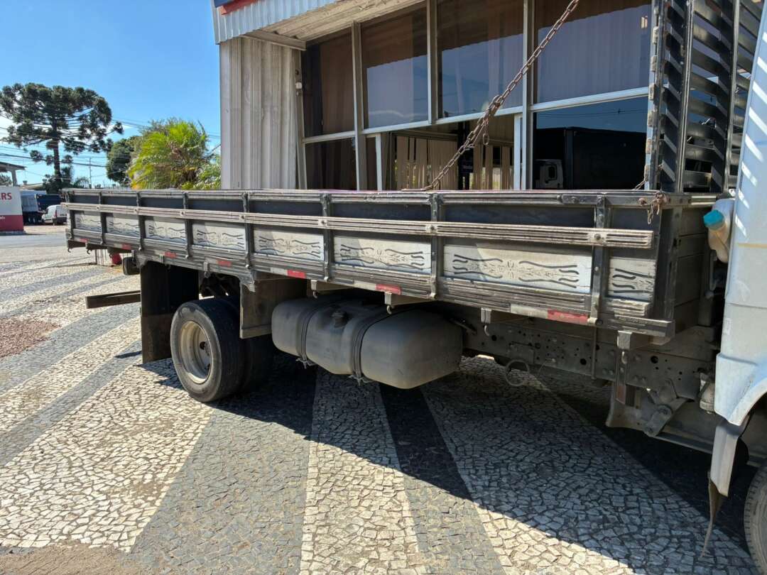 Caminhão VOLKSWAGEN VW 8120 Carroceria ANO 2007 de Vieira Caminhões no Paraná