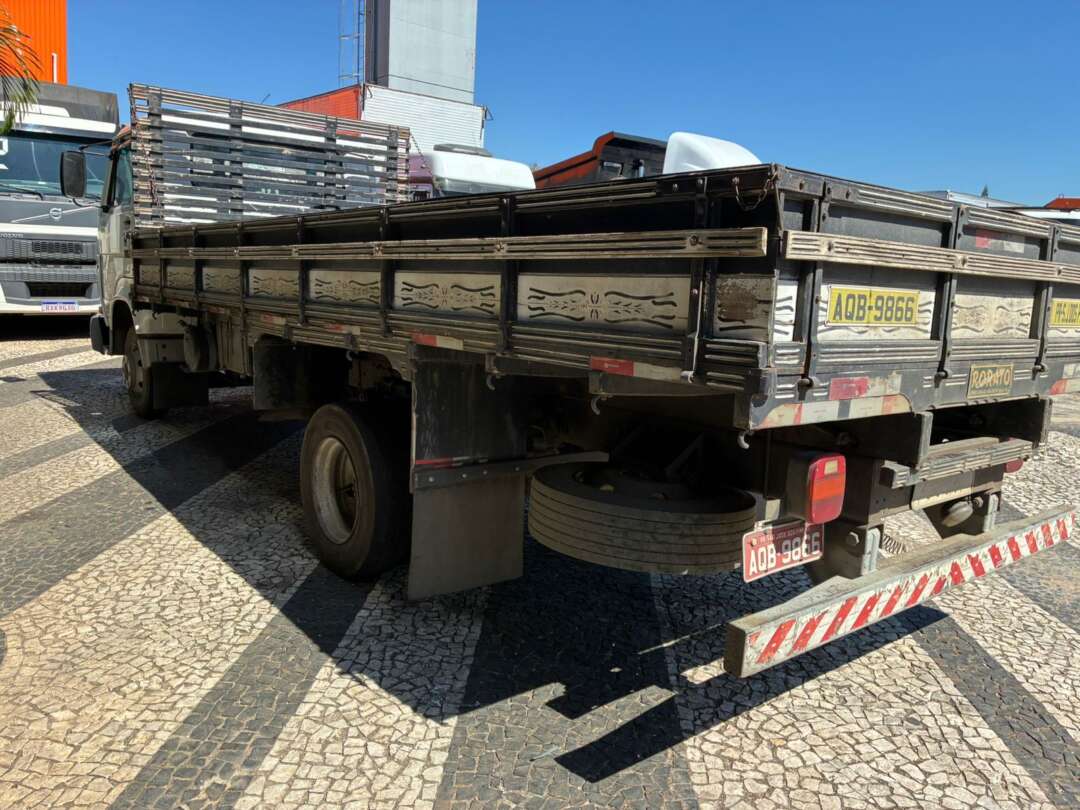 Caminhão VOLKSWAGEN VW 8120 Carroceria ANO 2007 de Vieira Caminhões no Paraná