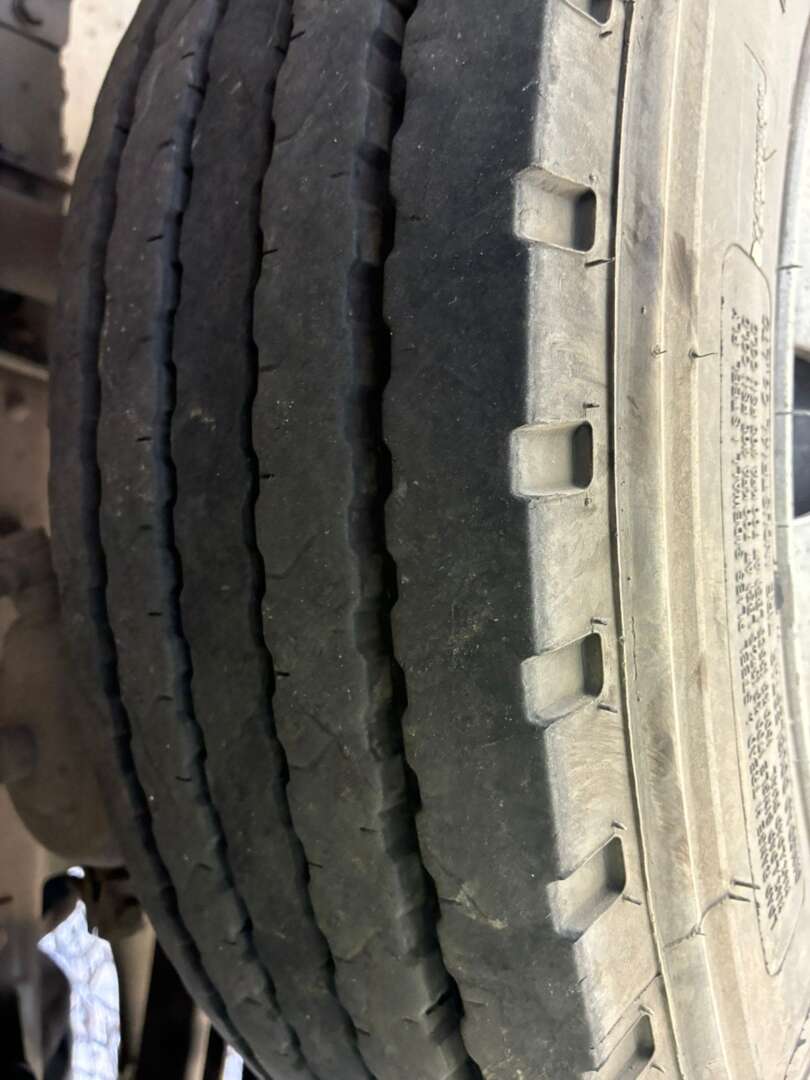 Caminhão VOLKSWAGEN VW 8120 Carroceria ANO 2007 de Vieira Caminhões no Paraná