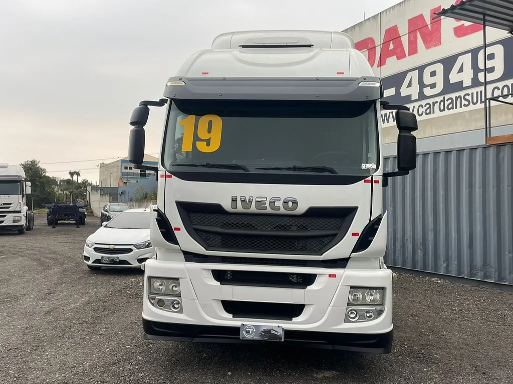 Caminhão IVECO HI ROAD 440 Cavalo Mecânico ANO 2019 de Geração Caminhões e Carretas no Paraná