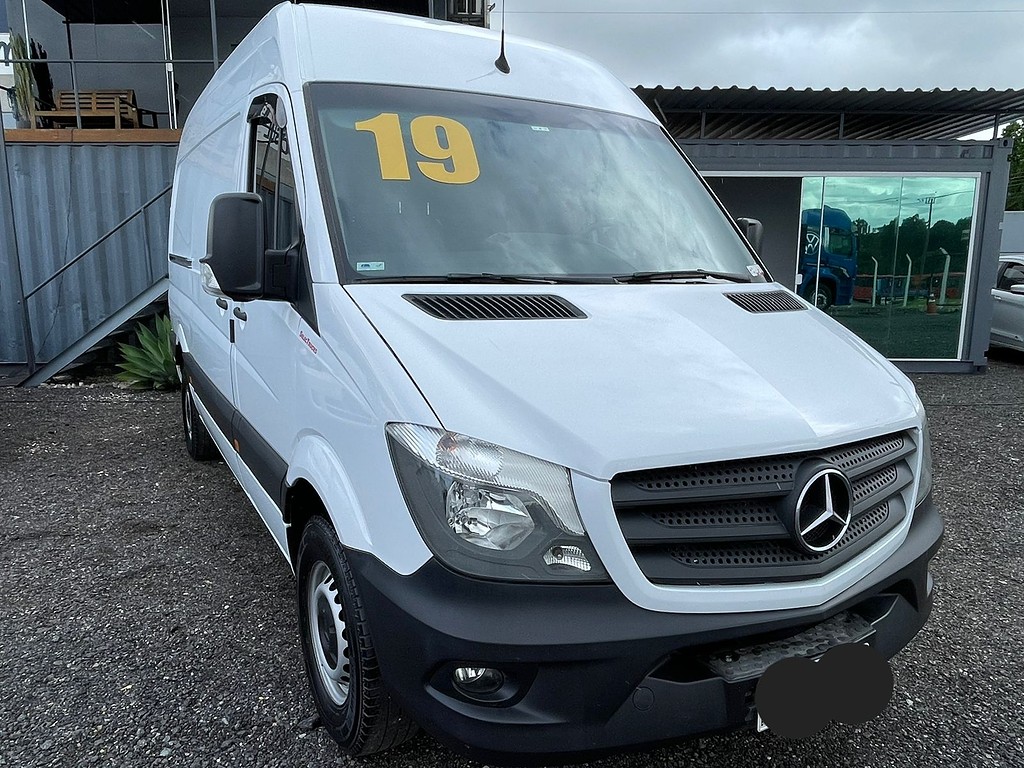 Caminhão MERCEDES BENZ SPRINTER Baú Furgão ANO 2019 de Geração Caminhões e Carretas no Paraná