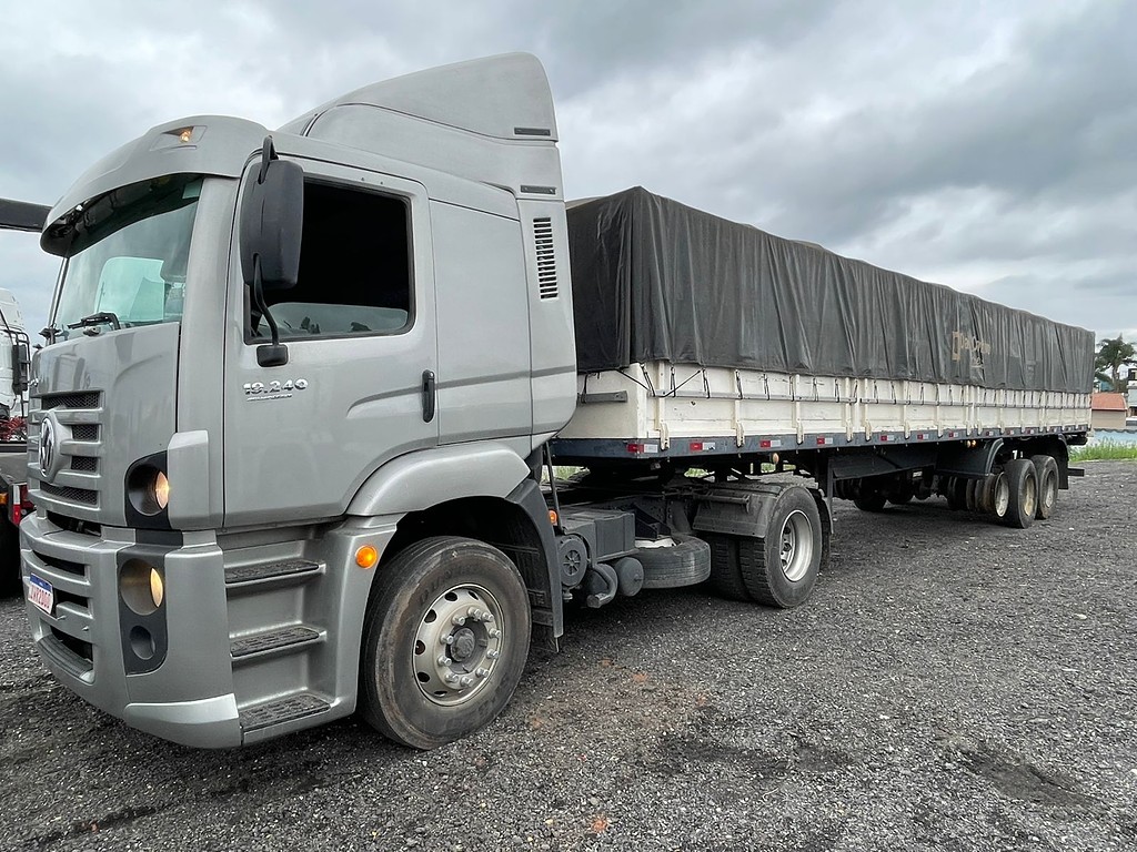 Carreta SEMI-REBOQUE GRANELEIRO + PORTA CONTAINER Randon ANO 1993 3 Eixos de Geração Caminhões e Carretas no Paraná