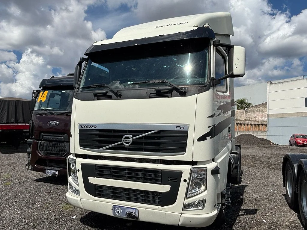 Caminhão VOLVO FH 440 Cavalo Mecânico ANO 2012 de Geração Caminhões e Carretas no Paraná