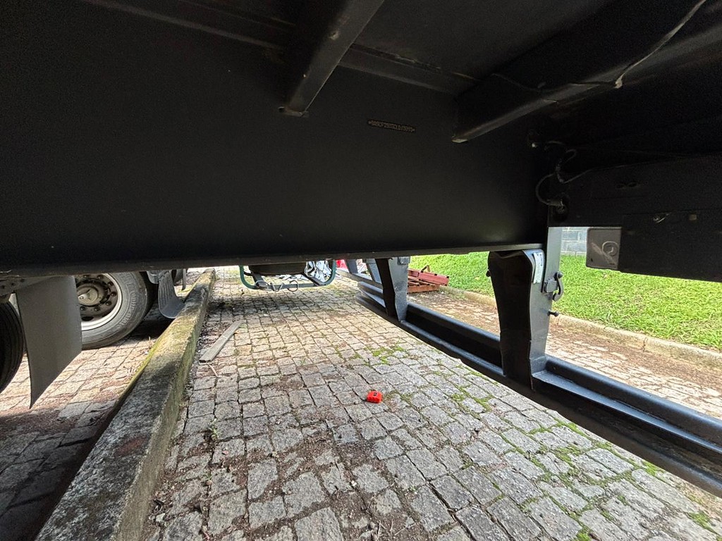 Carreta SEMI-REBOQUE BAU SIDER Librelato ANO 2012 3 Eixos de Geração Caminhões e Carretas no Paraná