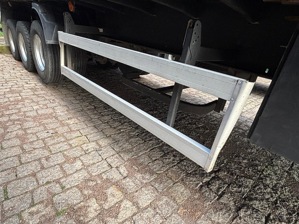 Carreta SEMI-REBOQUE BAU SIDER Librelato ANO 2012 3 Eixos de Geração Caminhões e Carretas no Paraná