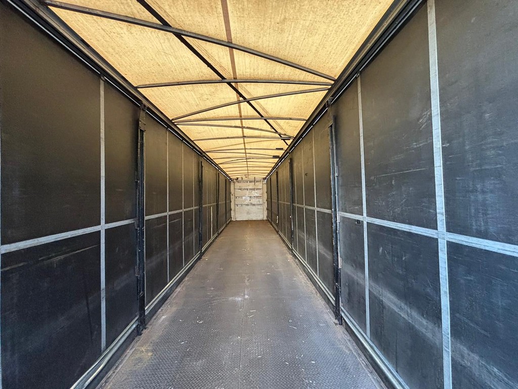 Carreta SEMI-REBOQUE BAU SIDER Librelato ANO 2012 3 Eixos de Geração Caminhões e Carretas no Paraná