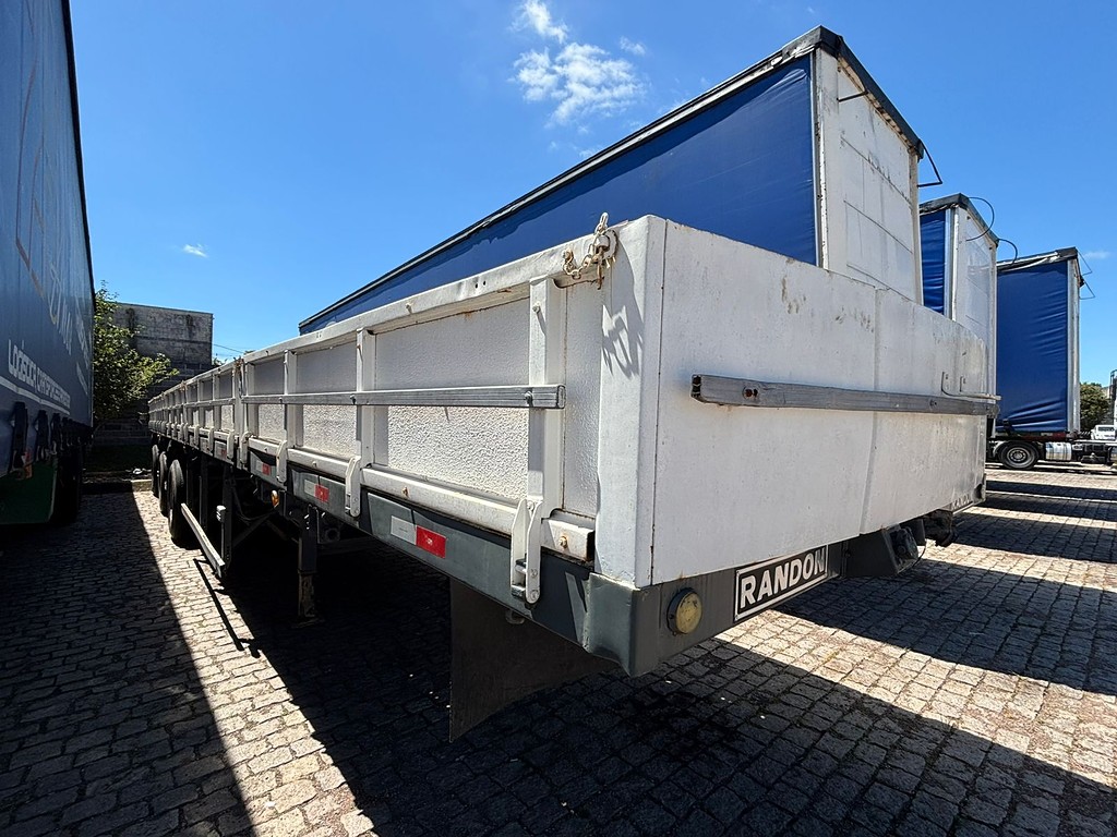 Carreta SEMI-REBOQUE CARGA SECA Randon ANO 2012 1+1+1 Vanderleia de Geração Caminhões e Carretas no Paraná