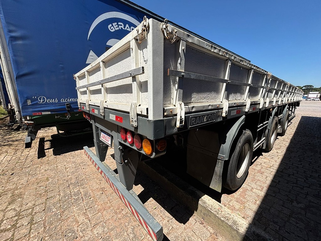 Carreta SEMI-REBOQUE CARGA SECA Randon ANO 2012 1+1+1 Vanderleia de Geração Caminhões e Carretas no Paraná
