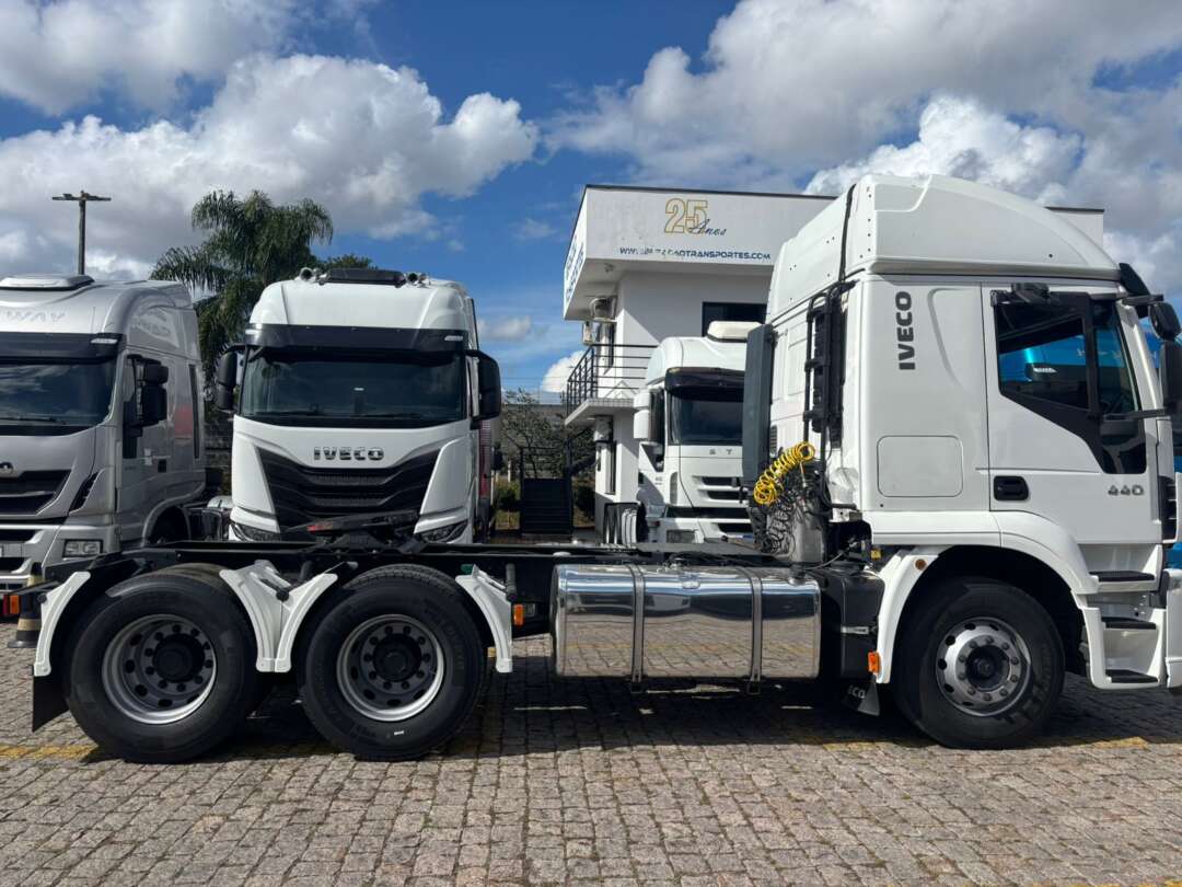 Caminhão IVECO HI ROAD 440 Cavalo Mecânico ANO 2020 de Geração Caminhões e Carretas no Paraná