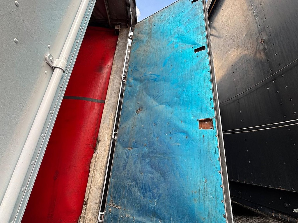 Carreta SEMI-REBOQUE BAU SIDER Randon ANO 2000 1 Eixo de Geração Caminhões e Carretas no Paraná