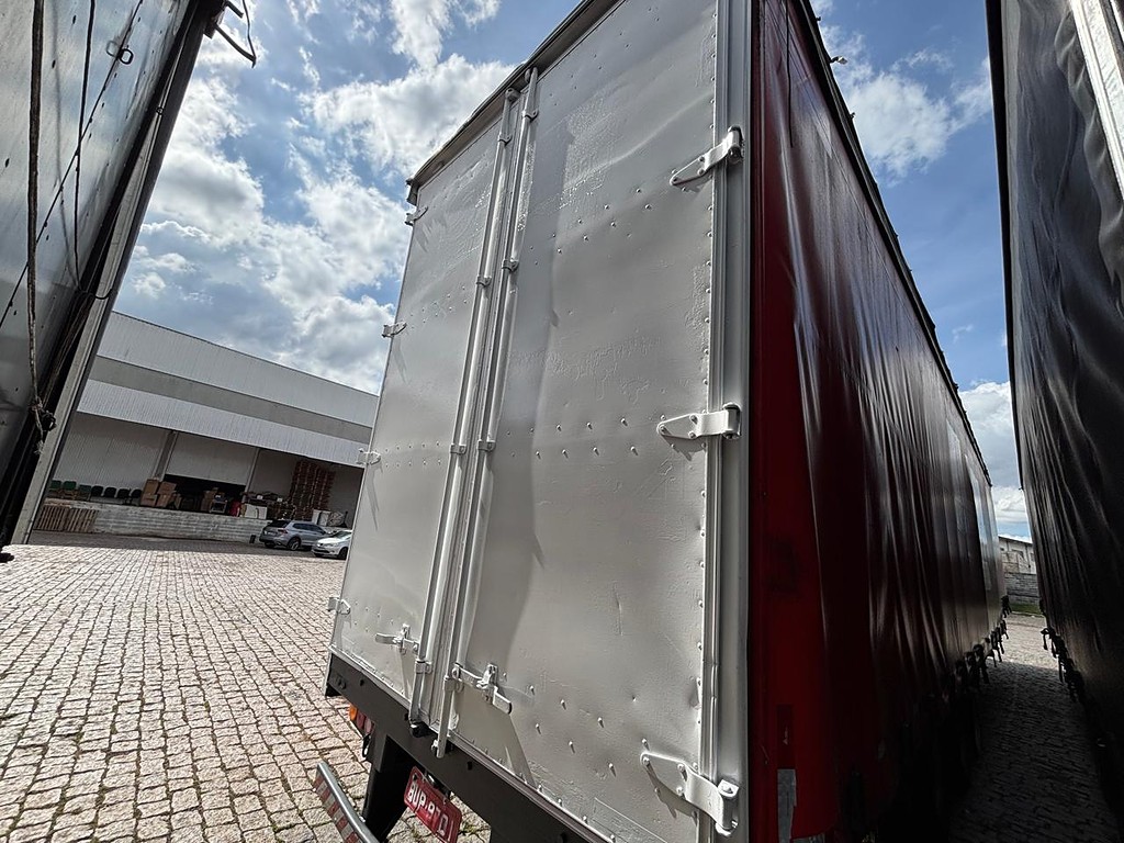 Carreta SEMI-REBOQUE BAU SIDER Randon ANO 2000 1 Eixo de Geração Caminhões e Carretas no Paraná