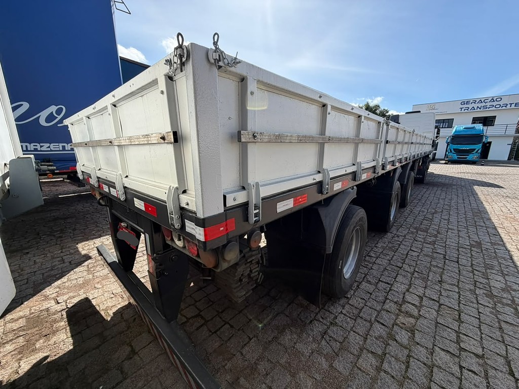 Carreta SEMI-REBOQUE CARGA SECA Randon ANO 2009 1+1+1 Vanderleia de Geração Caminhões e Carretas no Paraná