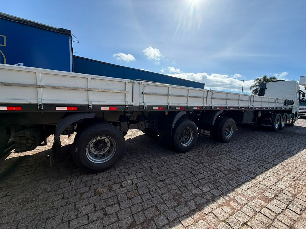 Carreta SEMI-REBOQUE CARGA SECA Randon ANO 2009 1+1+1 Vanderleia de Geração Caminhões e Carretas no Paraná