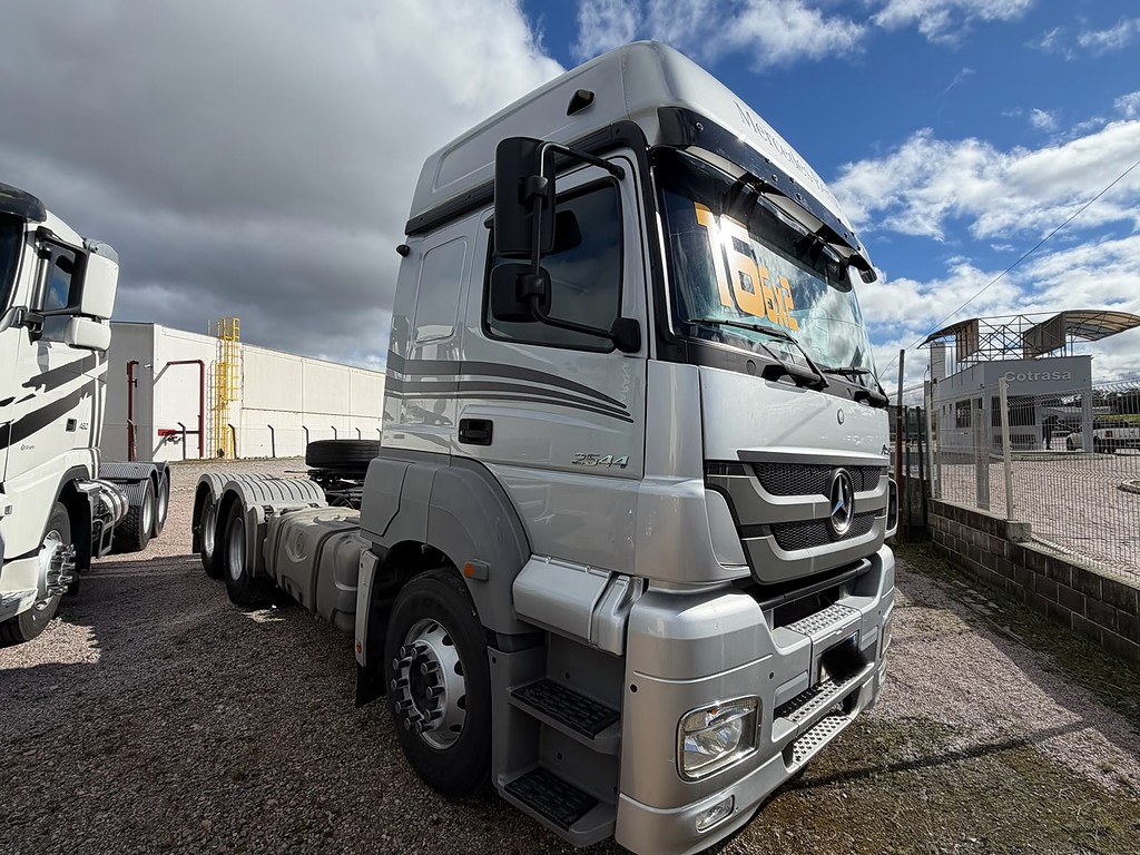Caminhão MERCEDES BENZ MB 2544 Cavalo Mecânico ANO 2016 de Geração Caminhões e Carretas no Paraná