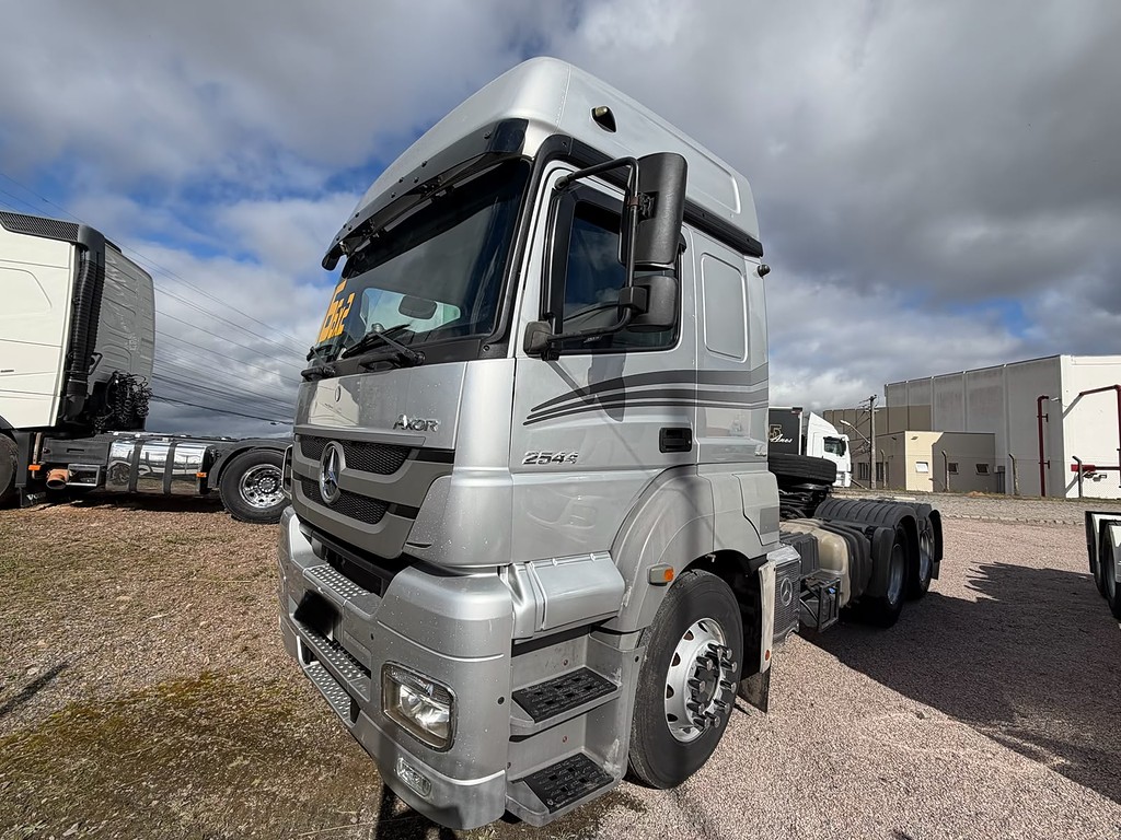 Caminhão MERCEDES BENZ MB 2544 Cavalo Mecânico ANO 2016 de Geração Caminhões e Carretas no Paraná