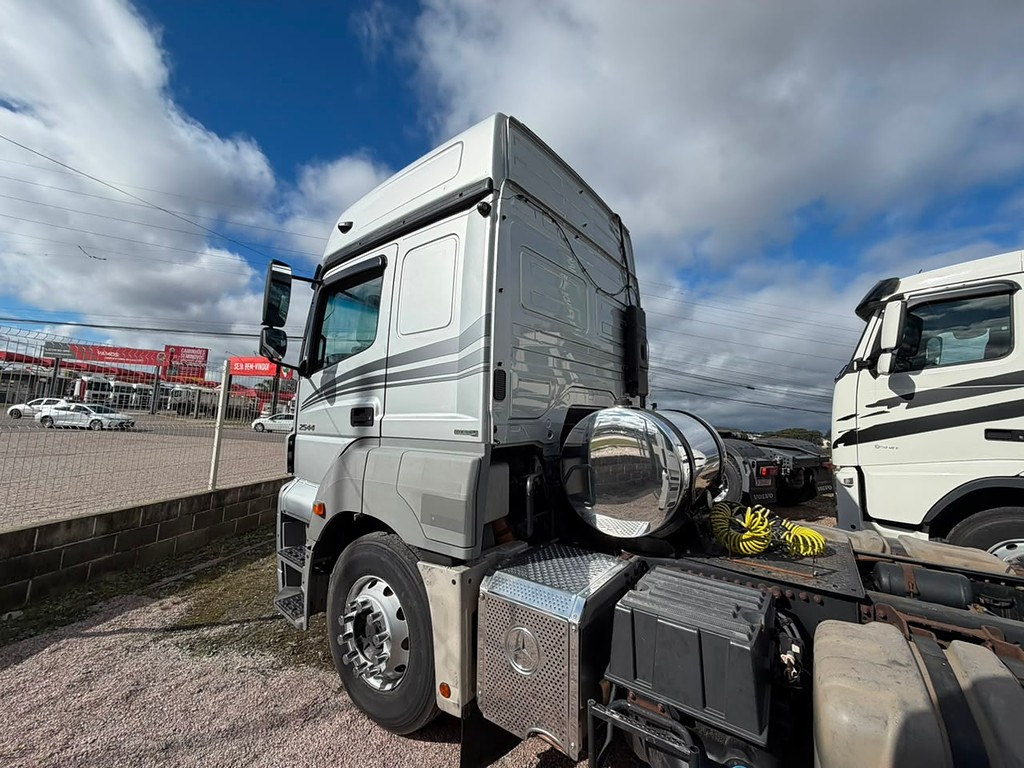 Caminhão MERCEDES BENZ MB 2544 Cavalo Mecânico ANO 2016 de Geração Caminhões e Carretas no Paraná