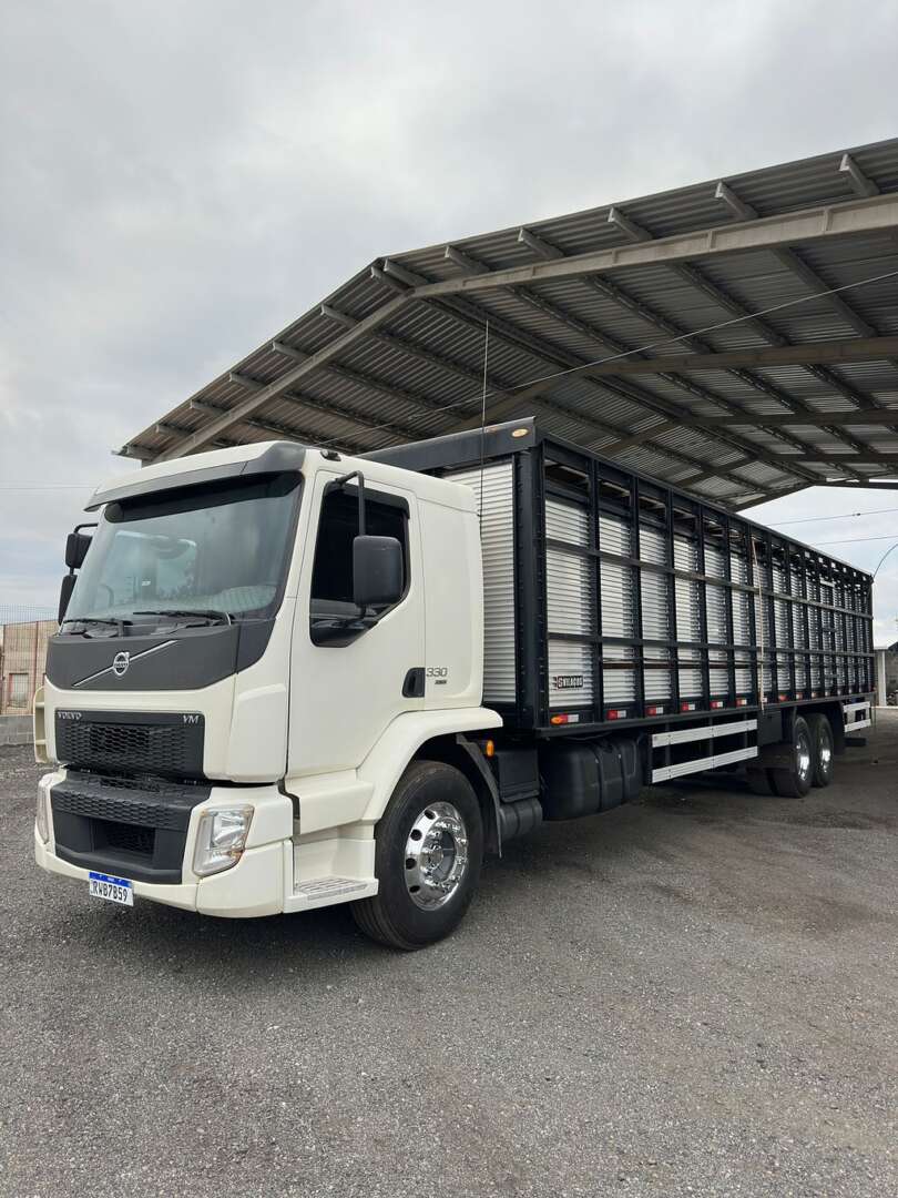 Caminhão VOLVO VM 330 Boiadeiro ANO 2022 de G4 Caminhões no Paraná