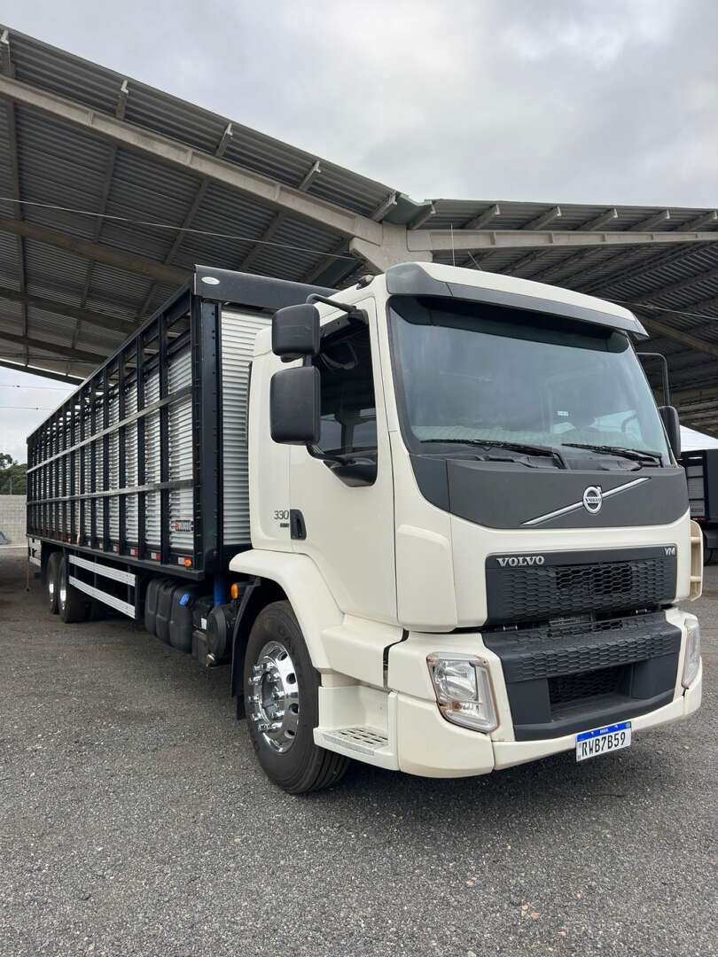 Caminhão VOLVO VM 330 Boiadeiro ANO 2022 de G4 Caminhões no Paraná