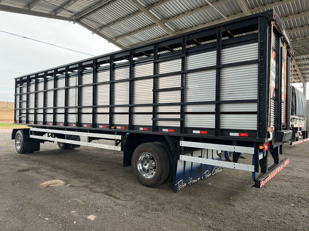 Caminhão VOLVO VM 330 Boiadeiro ANO 2022 de G4 Caminhões no Paraná