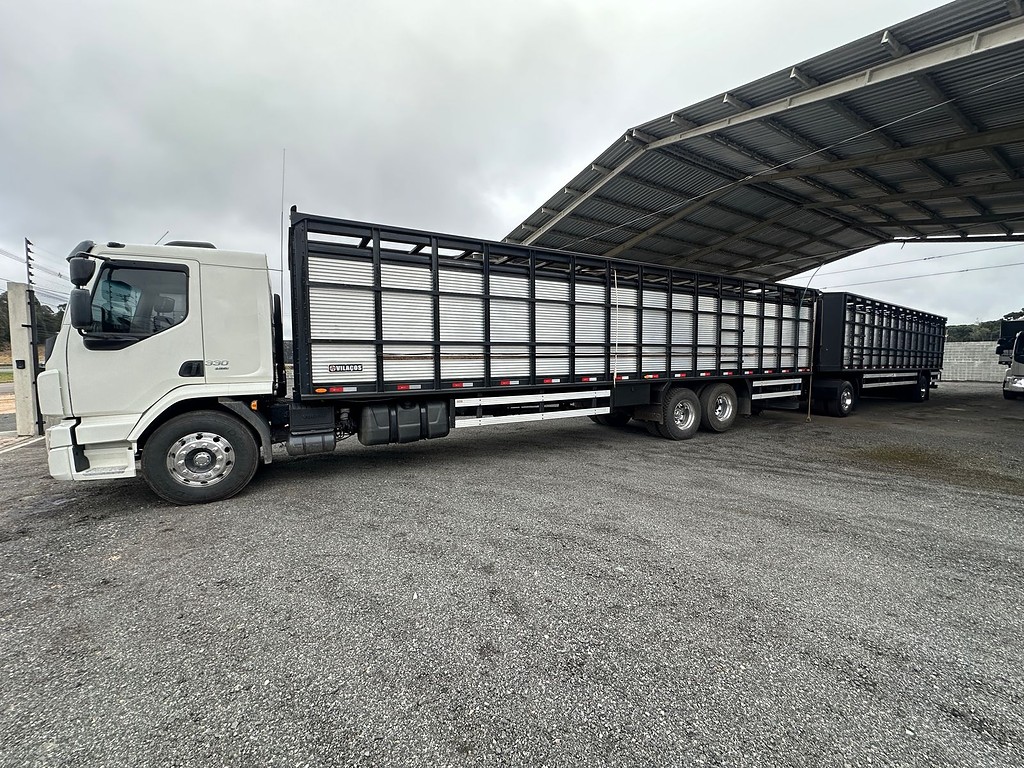 Caminhão VOLVO VM 330 Boiadeiro ANO 2022 de G4 Caminhões no Paraná