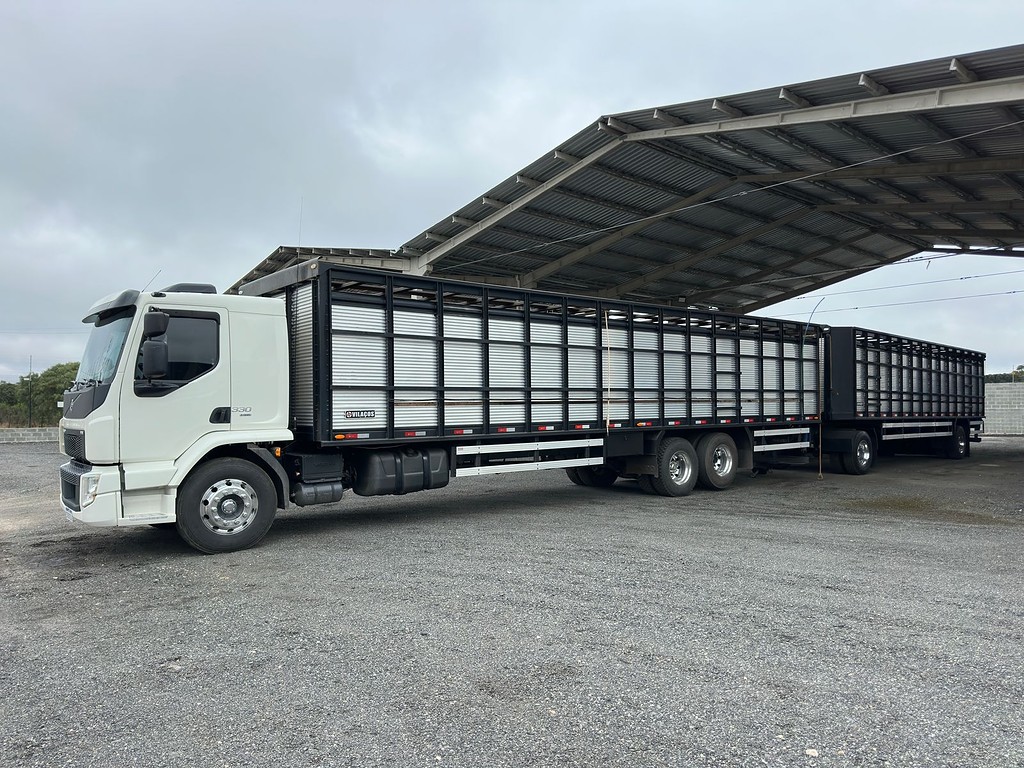 Caminhão VOLVO VM 330 Boiadeiro ANO 2022 de G4 Caminhões no Paraná