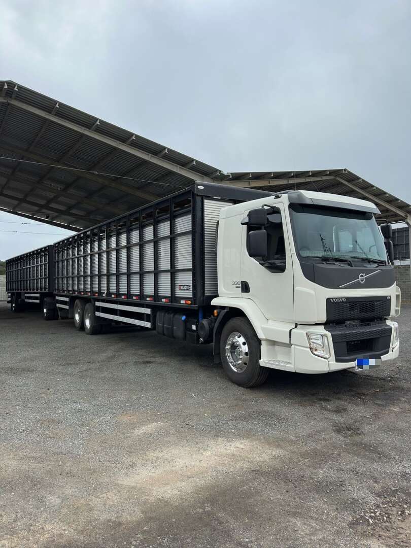 Caminhão VOLVO VM 330 Boiadeiro ANO 2022 de G4 Caminhões no Paraná