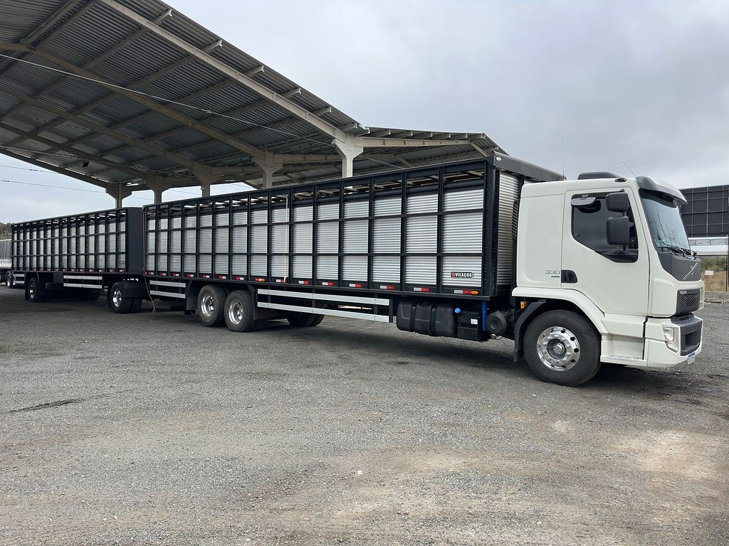 Caminhão VOLVO VM 330 Boiadeiro ANO 2022 de G4 Caminhões no Paraná