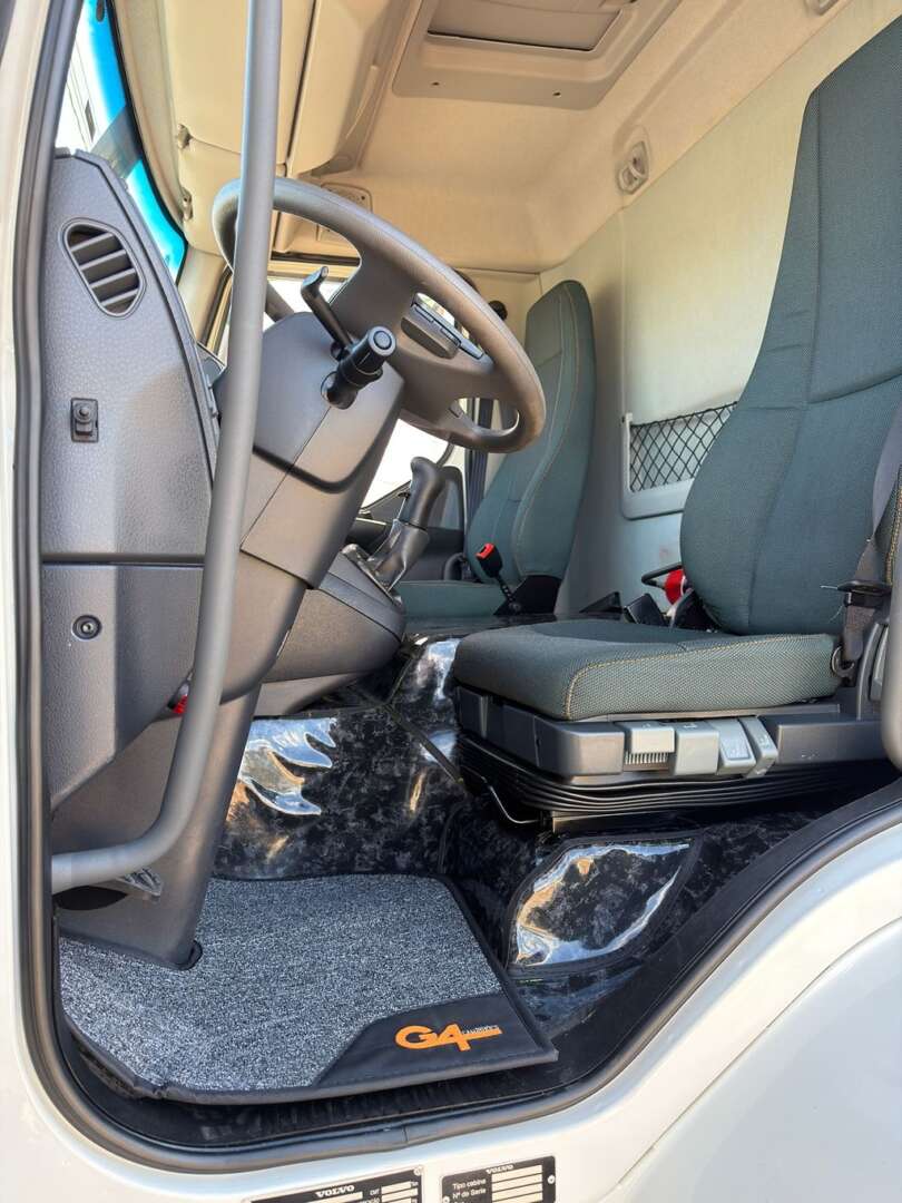 Caminhão VOLVO VM 290 MAX Caçamba Basculante ANO 2023 de G4 Caminhões no Paraná