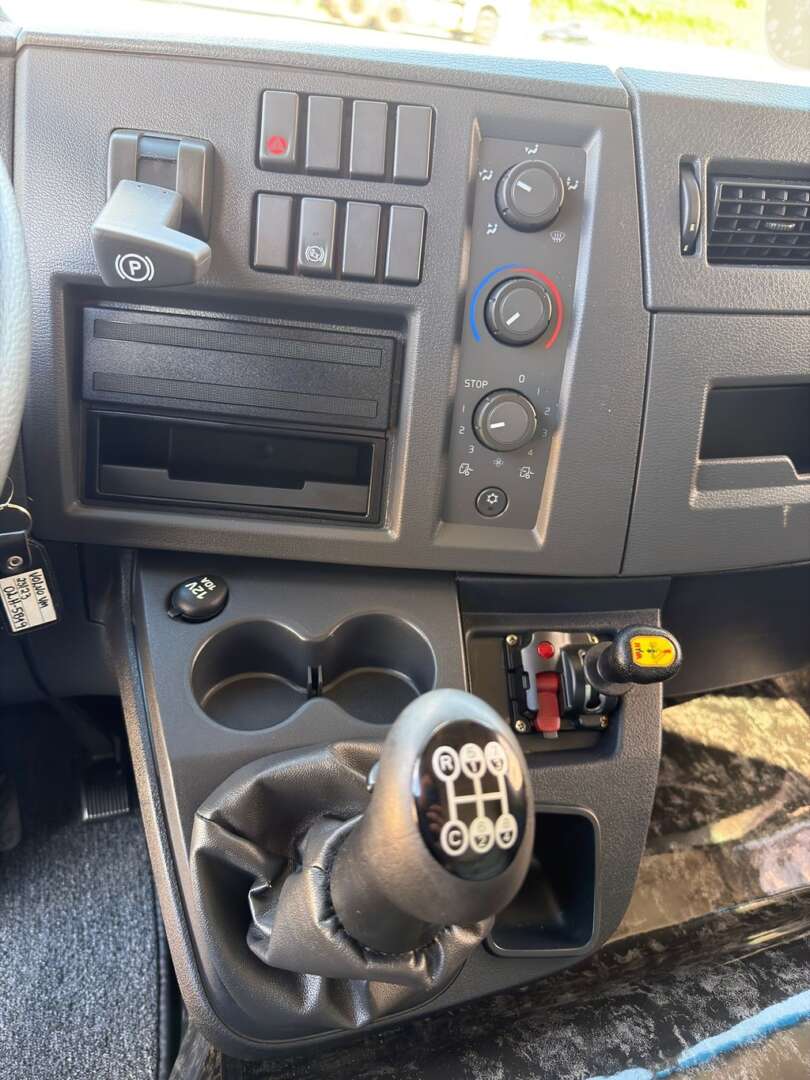 Caminhão VOLVO VM 290 MAX Caçamba Basculante ANO 2023 de G4 Caminhões no Paraná