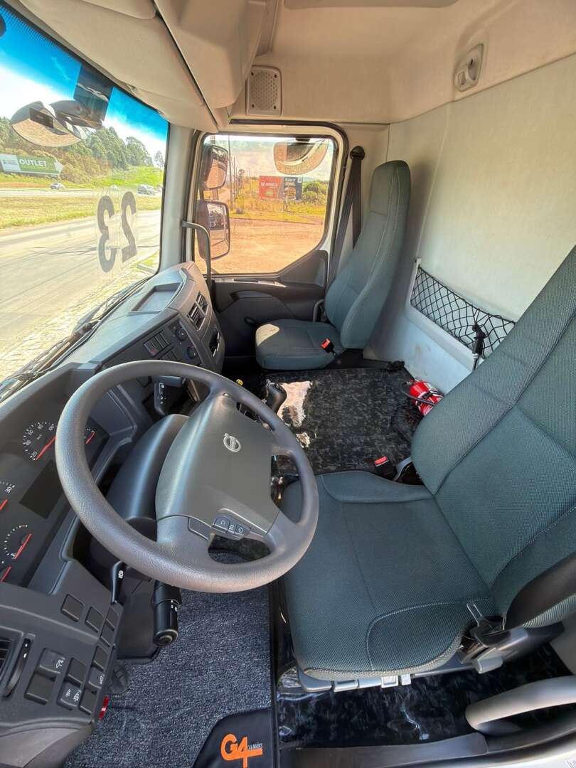 Caminhão VOLVO VM 290 MAX Caçamba Basculante ANO 2023 de G4 Caminhões no Paraná