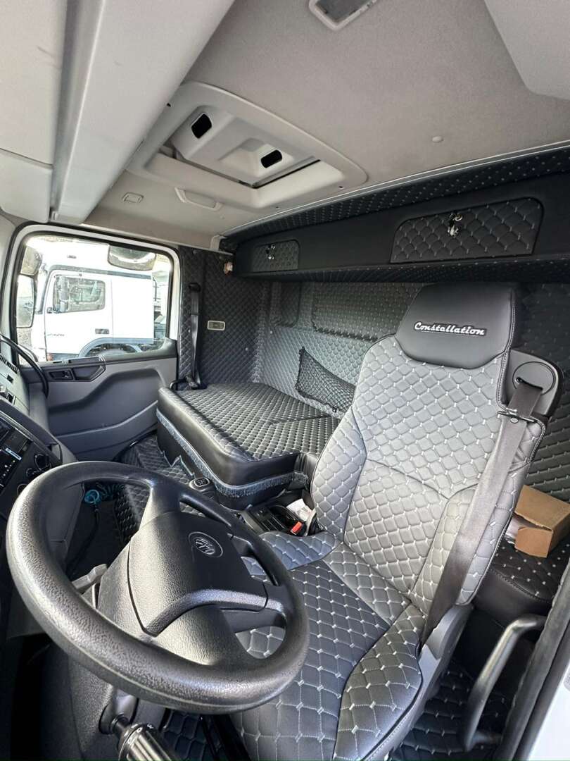 Caminhão VOLKSWAGEN VW 30280 Aves Vivas ANO 2021 de G4 Caminhões no Paraná