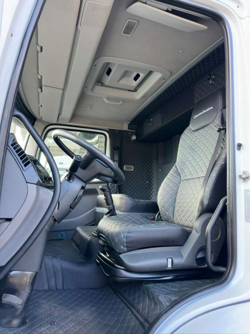 Caminhão VOLKSWAGEN VW 30280 Aves Vivas ANO 2021 de G4 Caminhões no Paraná