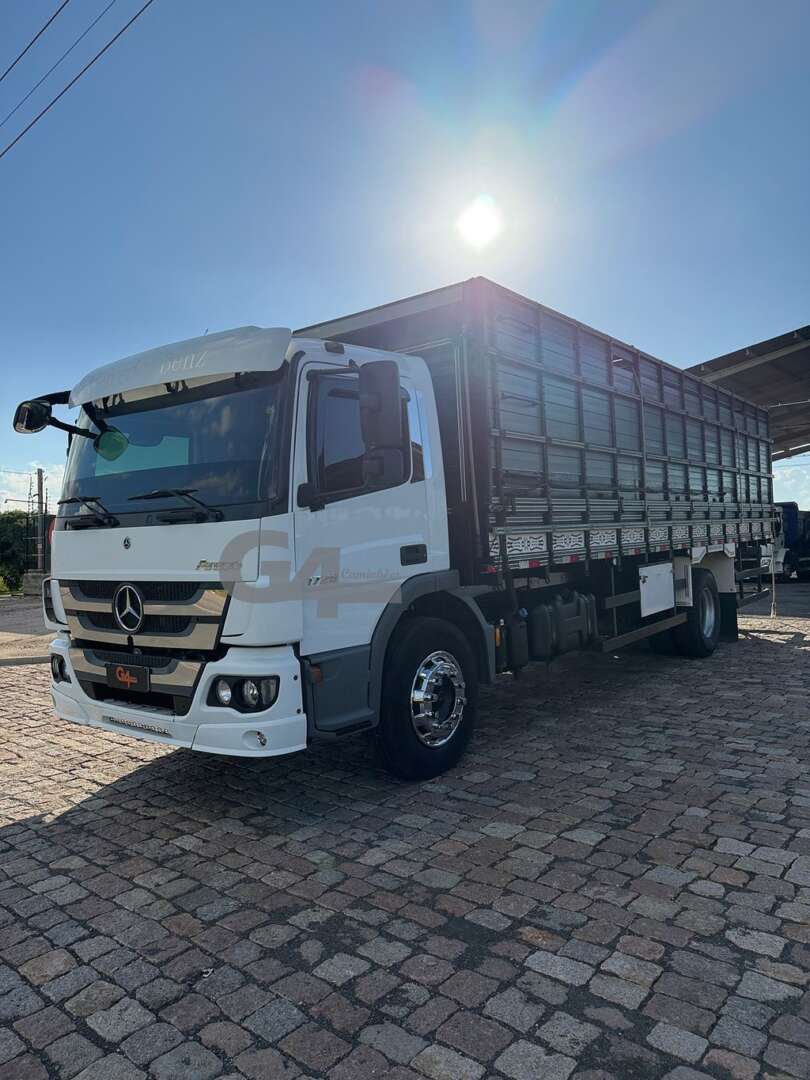 Caminhão MERCEDES BENZ MB 1726 Boiadeiro ANO 2023 de G4 Caminhões no Paraná