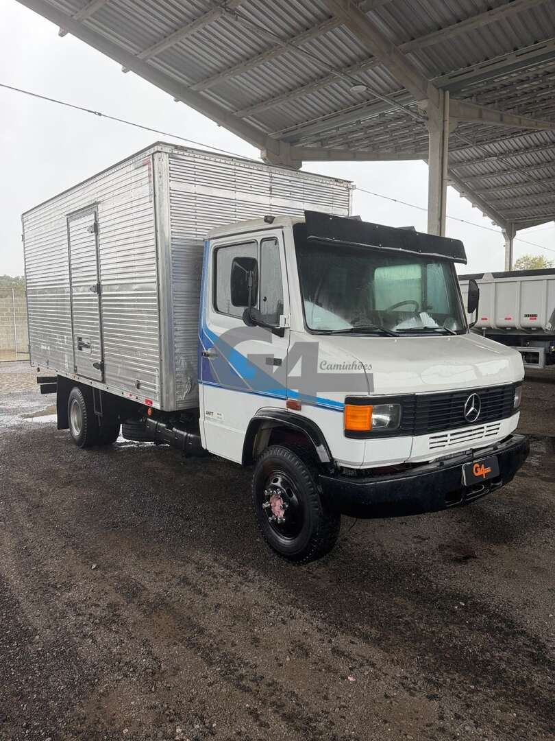 Caminhão MERCEDES BENZ MB 709 Baú Furgão ANO 1994 de G4 Caminhões no Paraná